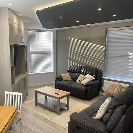 1 Bedroom Flat, Fully Furnished 赫尔河畔京士顿 外观 照片