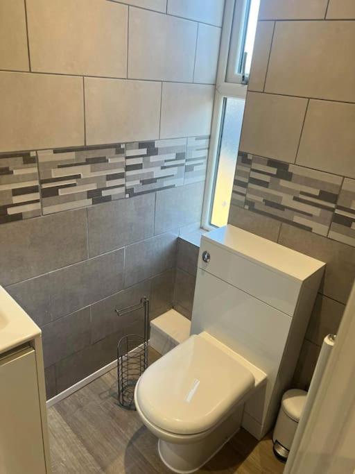 1 Bedroom Flat, Fully Furnished 赫尔河畔京士顿 外观 照片